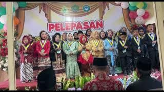 Menyanyikan Lagu Mars RA - Kelompok B