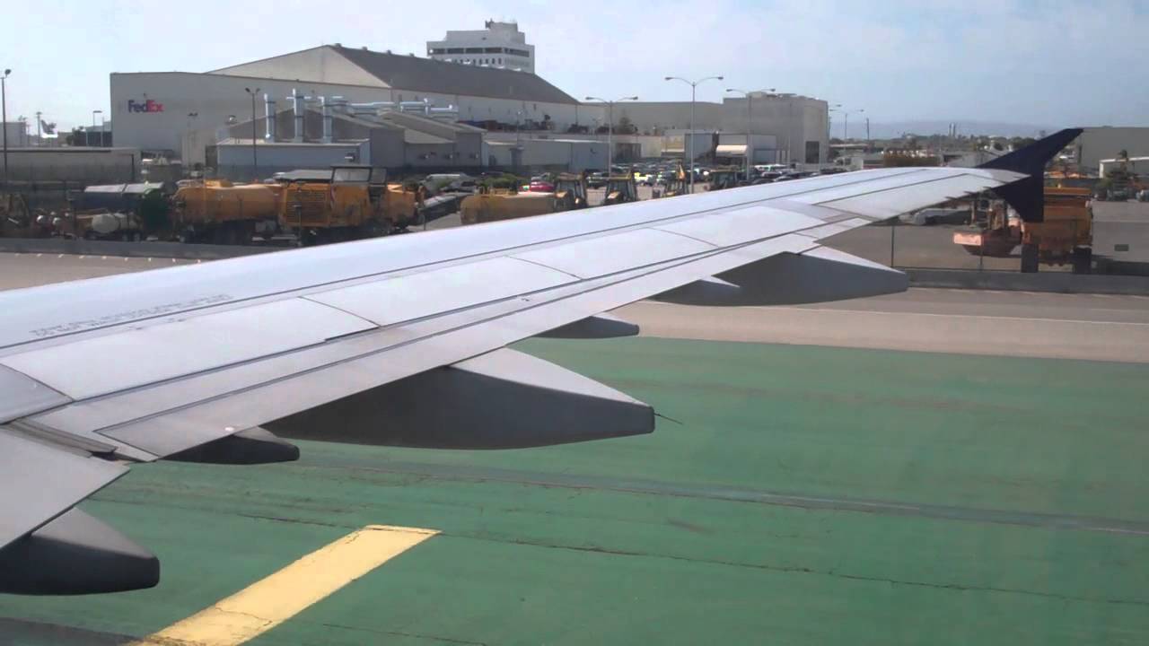 US Airways Airbus A321 Landing into Los Angeles International Airport