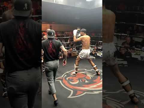 نزال فنون القتال المختلطة للهواة أنتوني ضد زين