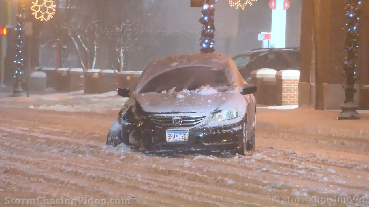 Winter Storm Creates Slick Roads In The Twin Cities - 12/10/2021