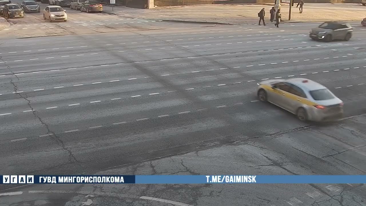 Водитель Suzuki проехал на красный и спровоцировал ДТП на пр. Независимости