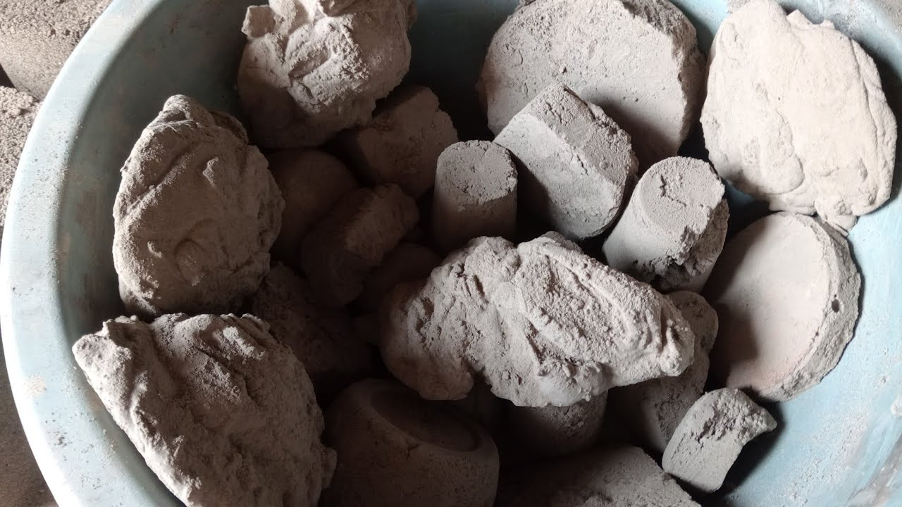 New video of soft black mud dirt dry crumbling in tub😌💘