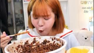 Nareum TV - ASMR Mukbang Black Bean Noodles (Jjajangmyeon) “BITES ONLY”