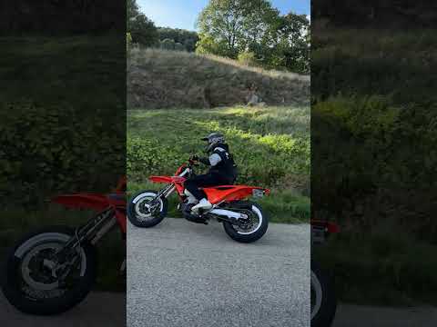 Simple mais efficace un Supermot ! 😮‍💨 #supermot #ktm #motard #motorcycle #bikelife #supermoto