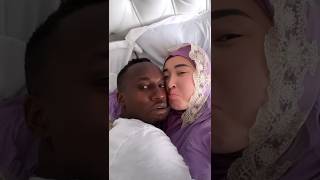 Поцелуи гвинейского футболиста и казахстанки в хиджабе