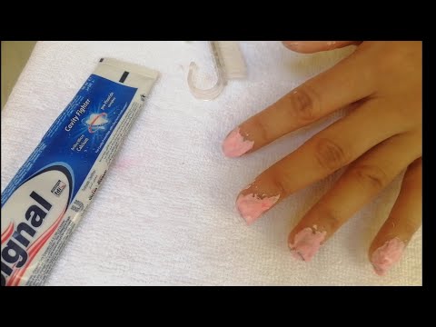 فيديو: 3 طرق لإزالة طلاء الأظافر بدون مزيل طلاء الأظافر