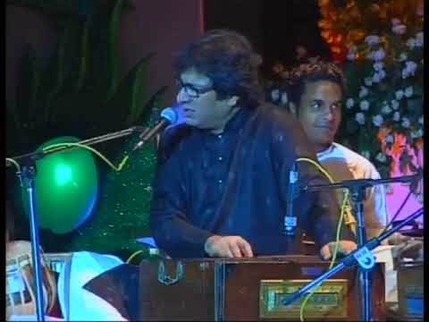 'Aaina mujhse meri pehlisi soorat maange' from  Daddy    Live Concert  mp4