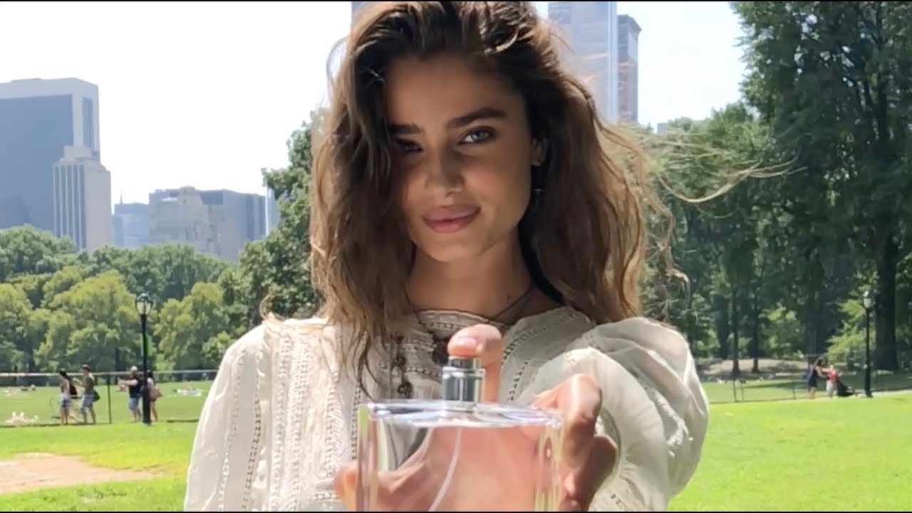 Scenes of Romance with Taylor Hill 