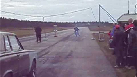 KX 500 drag racing against streetbikes