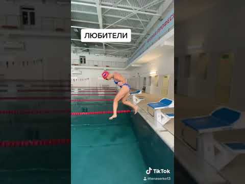 Старт в бассейне с тумбочки