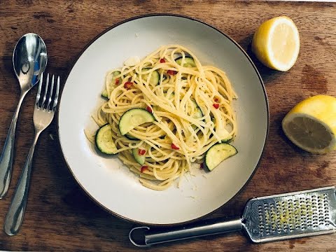 Lemon Garlic Courgette Spaghetti - perfect midweek vegetarian supper! -  YouTube