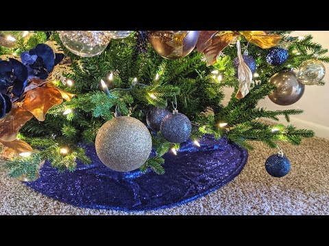 2 Minute No Sew Sequin Tree Skirt Using a Tablecloth