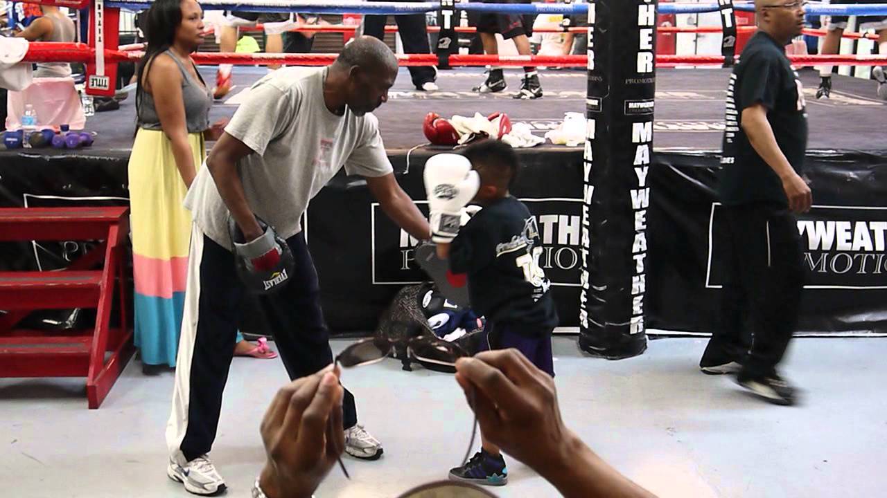 Little boxing prodigy with Roger Mayweather YouTube