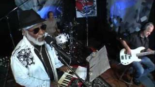 Video thumbnail of "Mighty Mo Rodgers - "Tell Me Why" Studio City Sound Live"