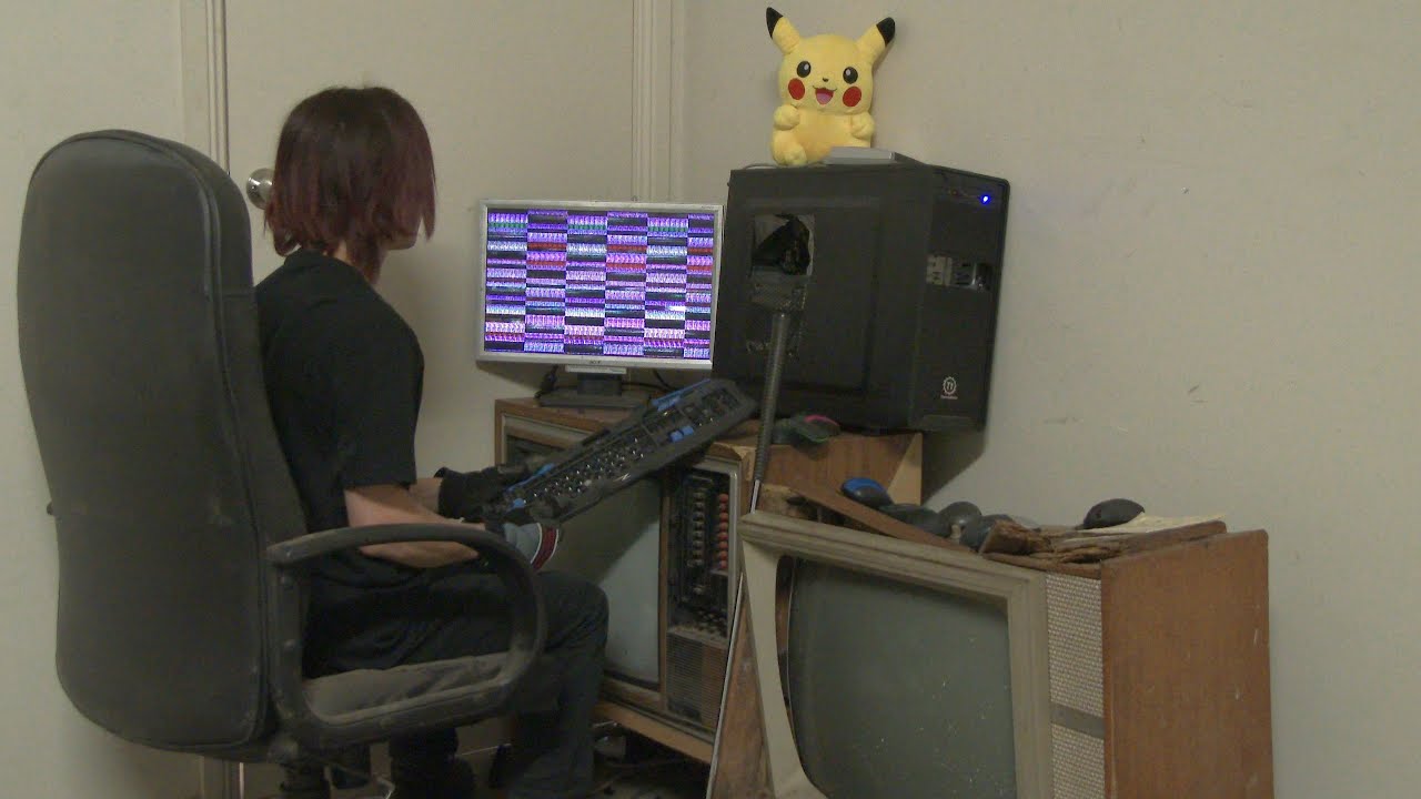 New Angry Gamer Destroys Gaming Computer Setup of the Future