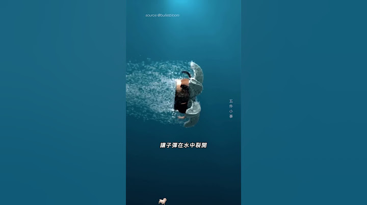女子在泳池裡發現了新的商機