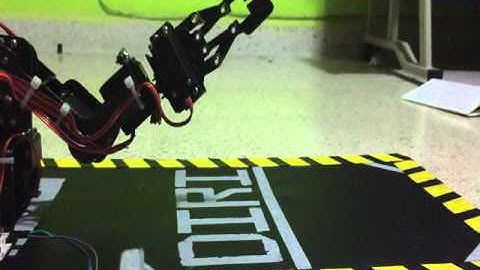 Brazo robótico programado con pic