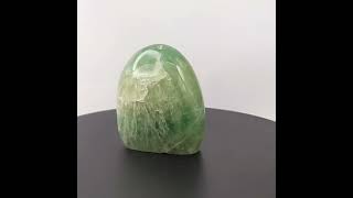 Vidéo: Fluorite polie, forme libre, pièce unique, 277 g