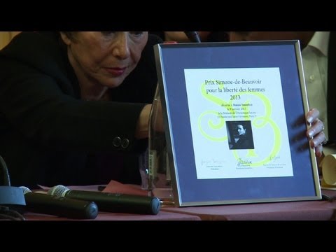 La petite Pakistanaise Malala reçoit le prix Simone de Beauvoir - YouTube