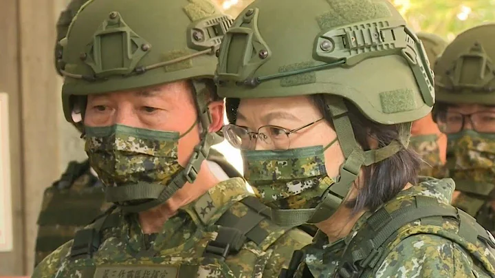 Taiwan's Tsai, in military fatigues, observes reservist training | AFP - DayDayNews