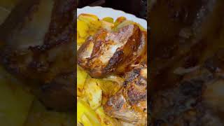 Запеченная свиная рулька