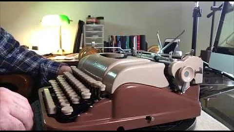 1955 Underwood De Luxe Quiet Tab