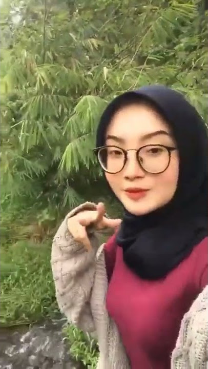 cewek jilbab pake kacamata emang ga ada obatt
