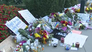 Mourners leave tributes to Ginsburg at high court