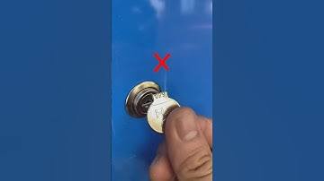 Be sure to remember this trick! Remove a broken key from a lock – the easy way! 🔑 #lifehack #diy