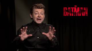 ザ・バットマン (2022): アンディ・サーキス (「アルフレッド・ペニーワース」) の俳優キャリアとバットマンについてのインタビュー