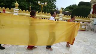 จินตหราทำบุญ ห่มผ้าพระธาตุพนม - จินตหรา พูนลาภ Jintara Poonlarp