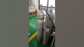 2. Connect the cylinder and firstly need to vacuum the pipeline.