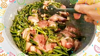 видео: Куриная печень  с чесночными стрелками. картинка: Куриная печень  с чесночными стрелками.