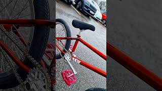 Red and Chrome POPS! ALL NEW Hyper Indy 20.8TT Trans Red 👀  #alansbmx #bmx #hyperbmx #snafubmx