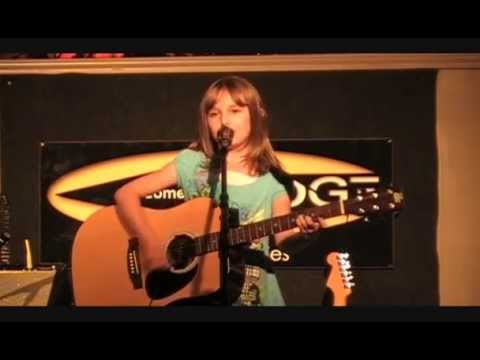 10 yo - Sarah Hunter performs Taylor Swifts Love S...