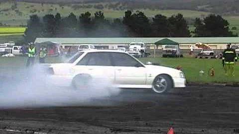 HOLDEN COMMODORE VN VR VS VT VX VY CALAIS SS V8 SKIDS AT BURNOUT WARRIORS MOTORFEST 4 - 14/11/2010