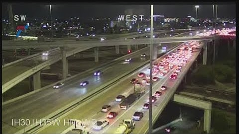 3 people hurt in wrong-way crash on I-30 near downtown Fort Worth