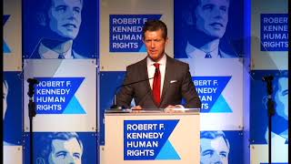 Alex Gorsky accepts the 2017 Ripple of Hope Award
