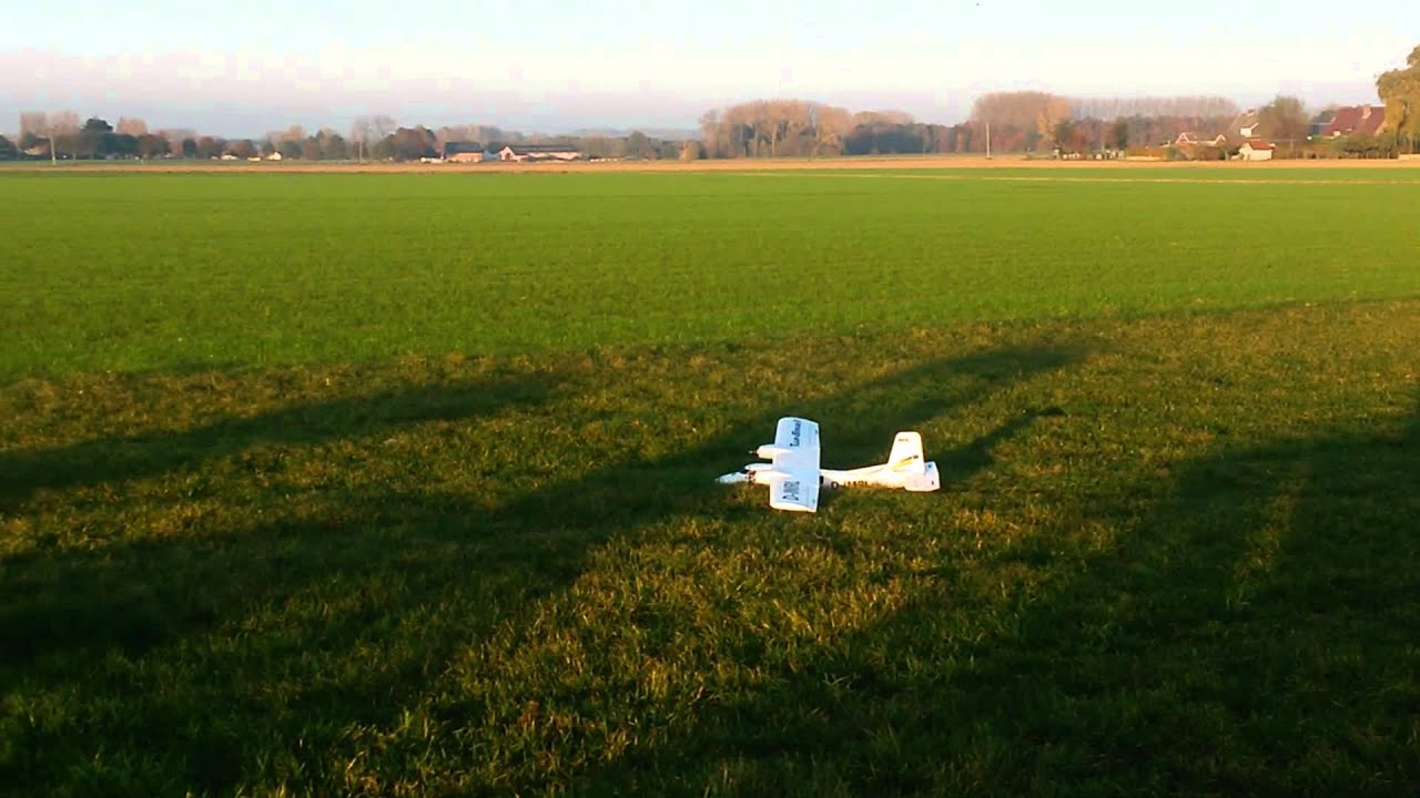 Multiplex Twinstar take off from grass - YouTube