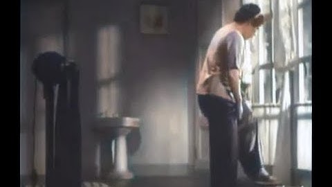 [戦前] ダイエットに失敗して八つ当たりする女性（AIカラー）| 昭和12年の映画「奥様に知らすべからず」より