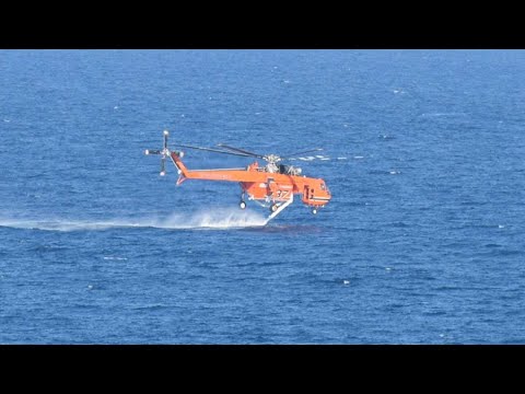 Πυροσβεστικά αεροπλάνα και ελικόπτερα στο Τολό