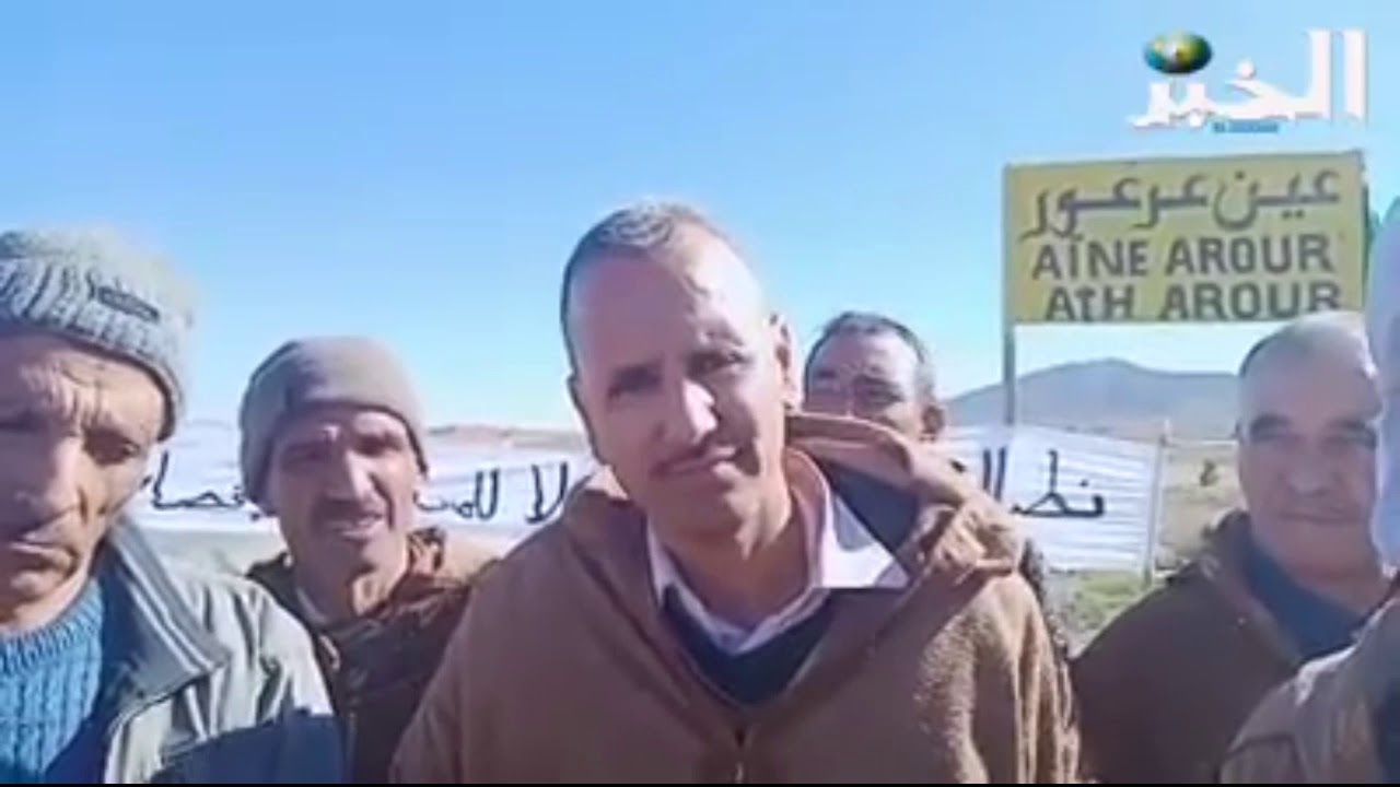 فلاحو منطقة عرعور ببلدية عين معبد يغلقون الطريق مطالبين بتوصيل الكهرباء الفلاحية