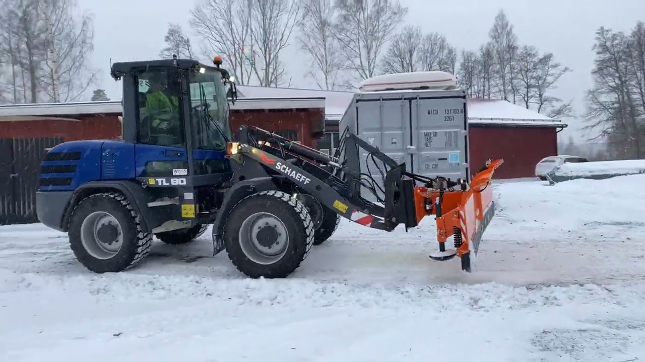 Hjullastare Terex TL 80 med flera redskap