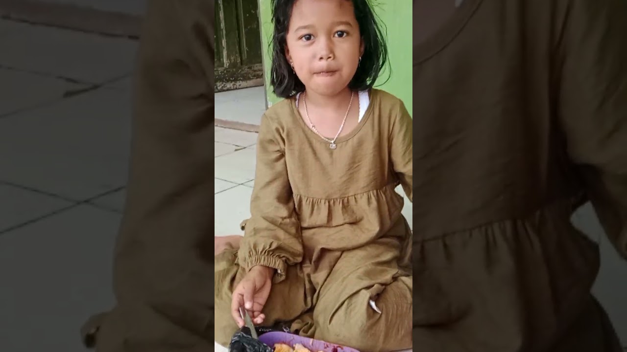 Makan bersama teman duo Puspita setela aca maulidan nabi muhahmmad Saw