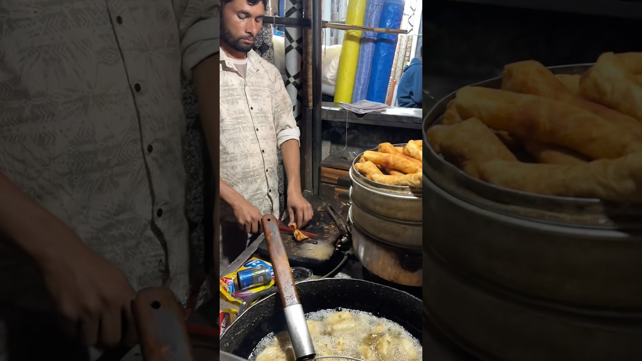 Famous spring roll v/s non famous #foodie #foodblogger #foodreview #subscribe Famous spring roll v/s non famous #foodie #foodblogger #foodreview #subscribe