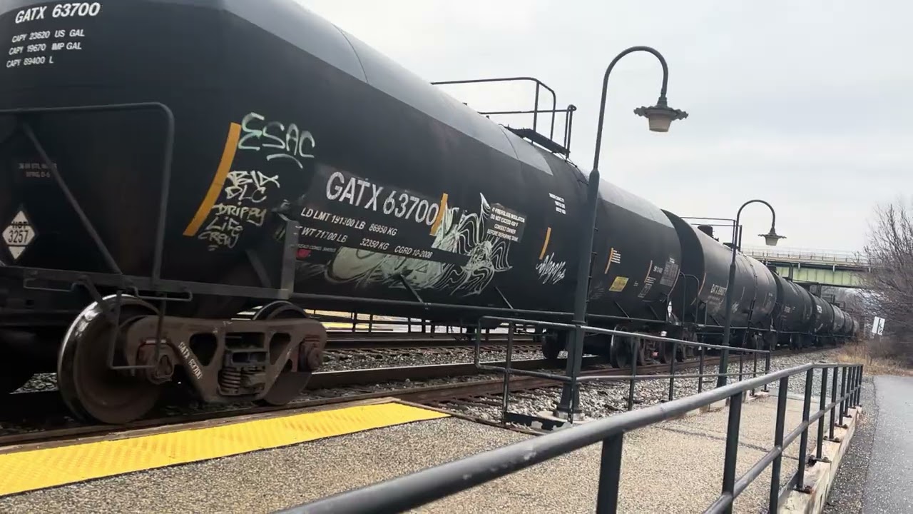 CSX 3076 with Q421 & CSX 3392 & 3264 in the middle 