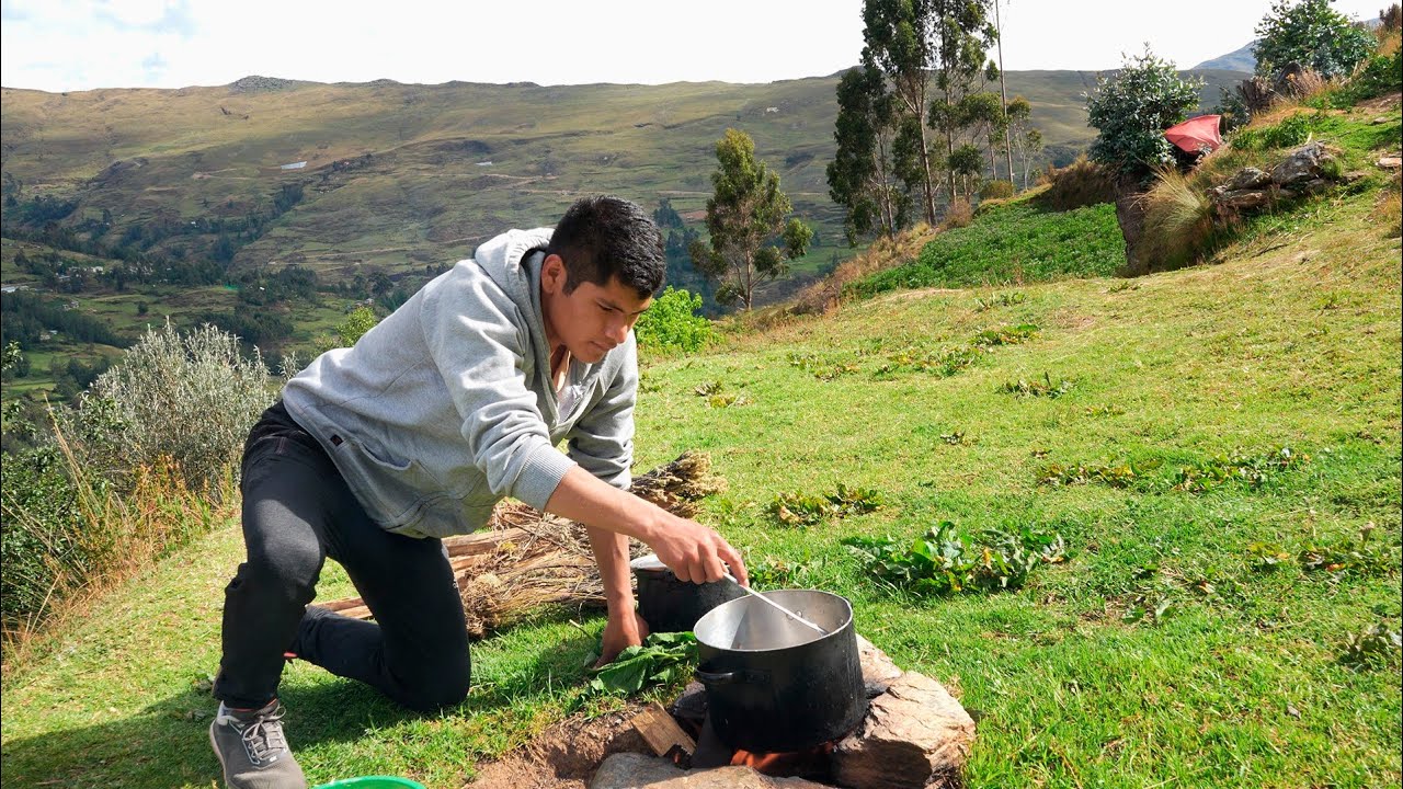 Cocina Tradicional: Sopa de Jetga o Yuyo, Un plato familiar con sabor a campo.