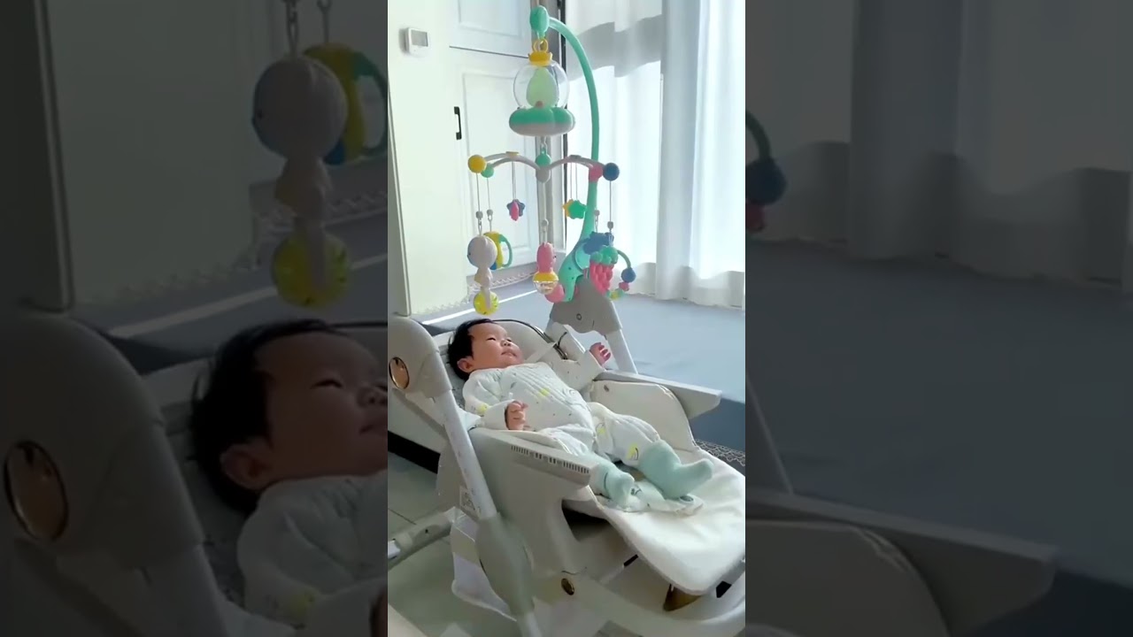 The first toy for a baby after birth can stabilize the baby's emotions. 