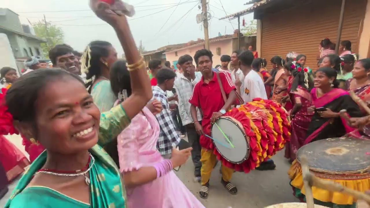 जिसे देख मेरा दिल धड़का💃💃🎺 बाराती को परछाते हुए,जिसमें पूरा जोश दिखते हुए(7903563865)#adivasi sadi