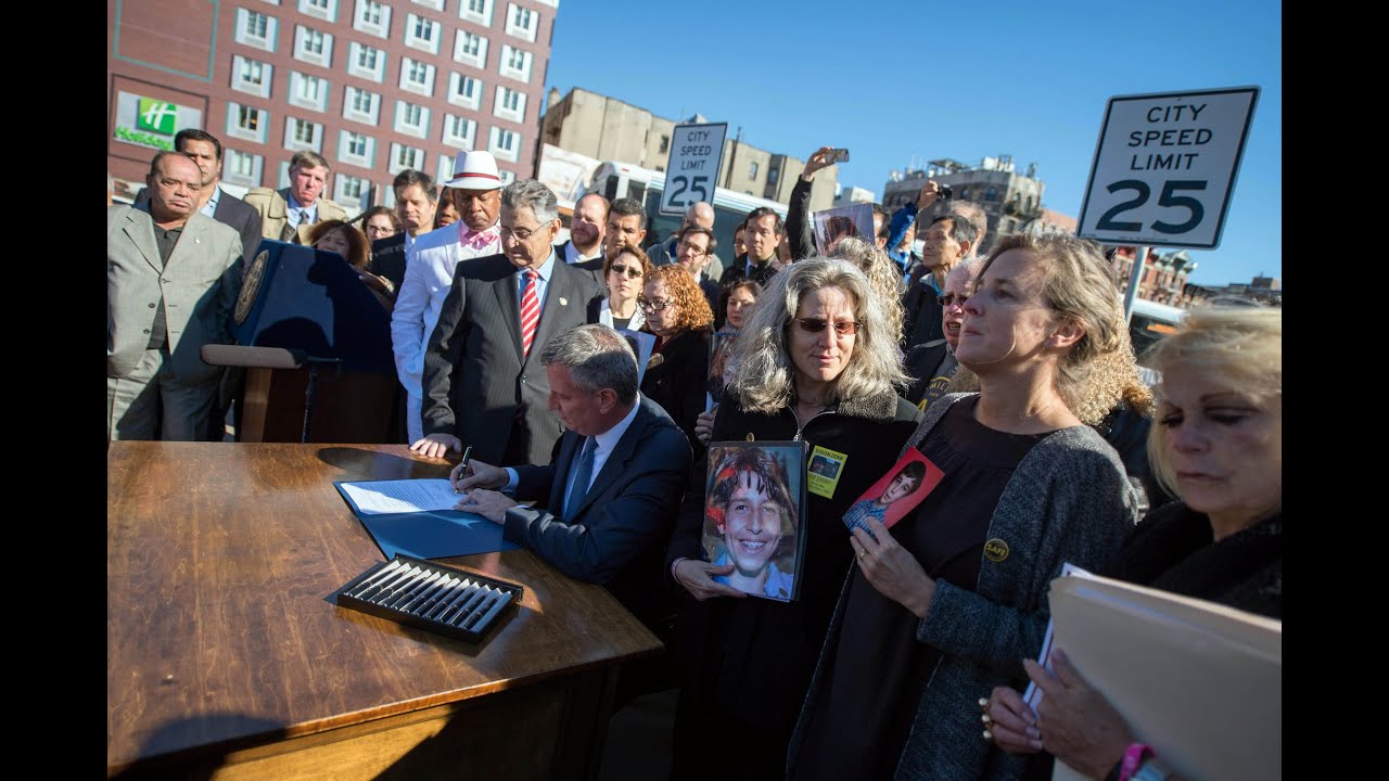 Mayor de Blasio Hosts Press Conference and Signs Int. 466-A mayor de blasio children